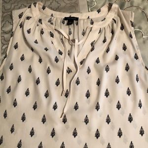 Beautiful short sleeve Ann Taylor top.